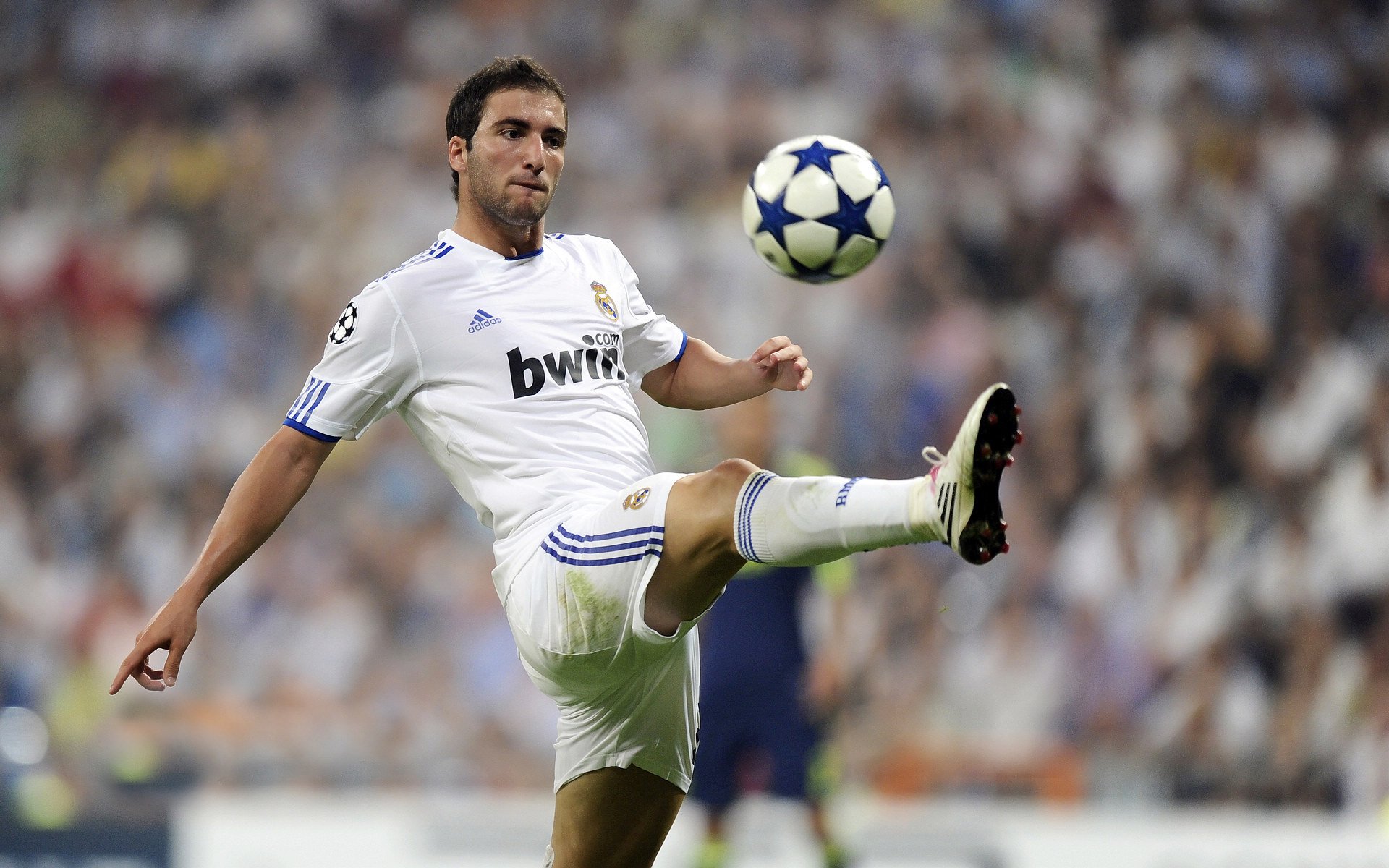 德甲激情燃烧：攻防转换，精彩不断！